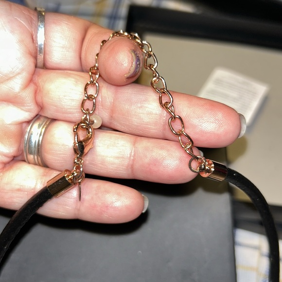 New in box Avon Rose and jet Statement Necklace and Earrings set - Picture 11 of 12